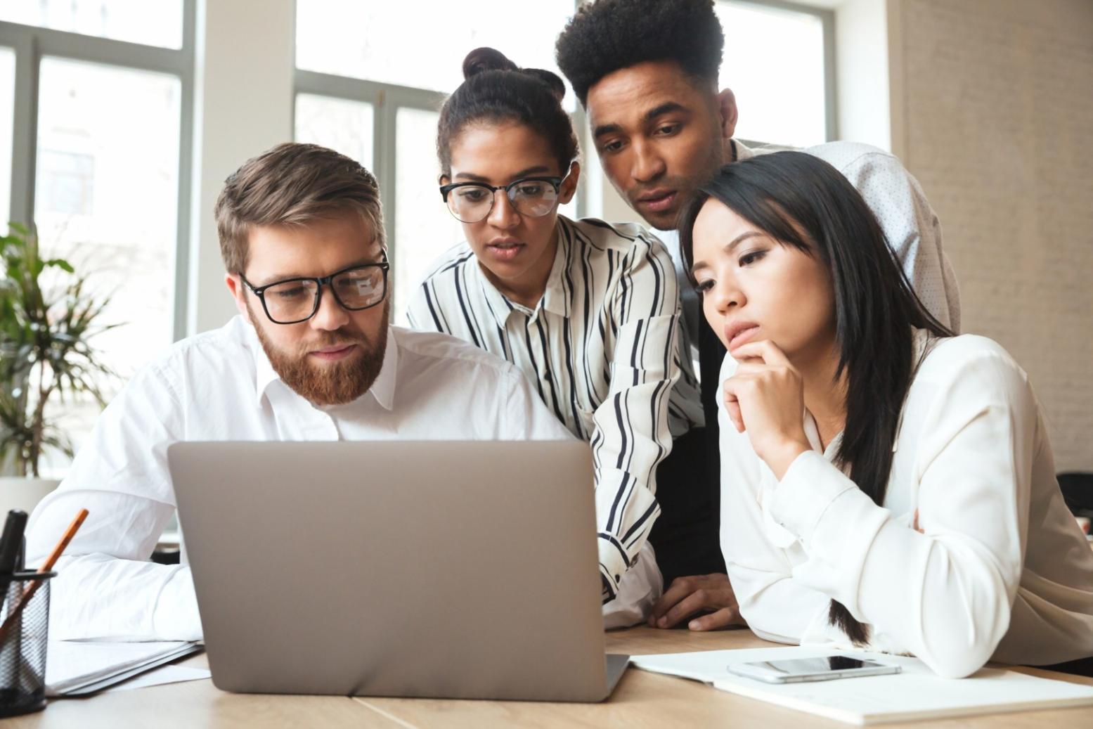 Analisis data keuangan mendalam